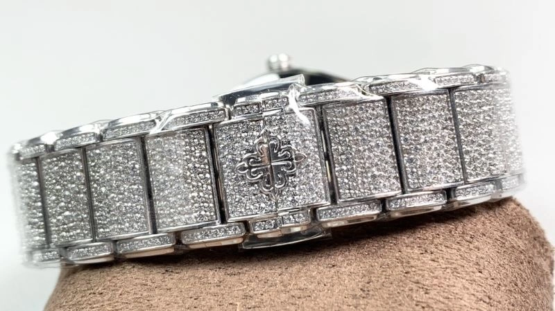 Compact PATEK PHILIPPE Watches 195570