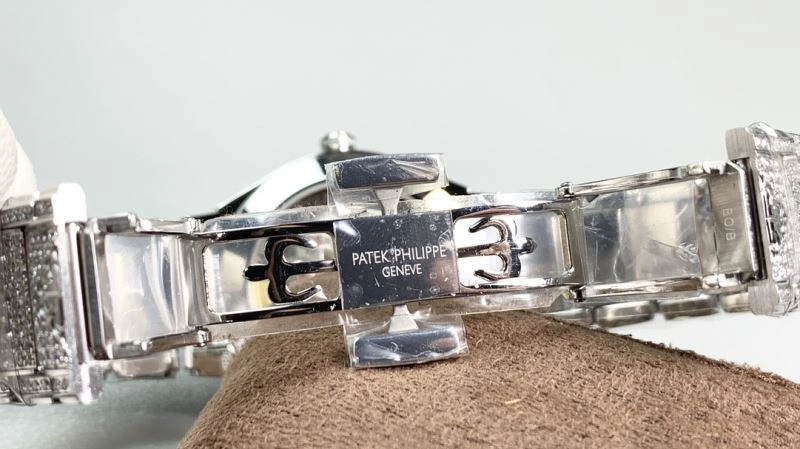 Compact PATEK PHILIPPE Watches 195570