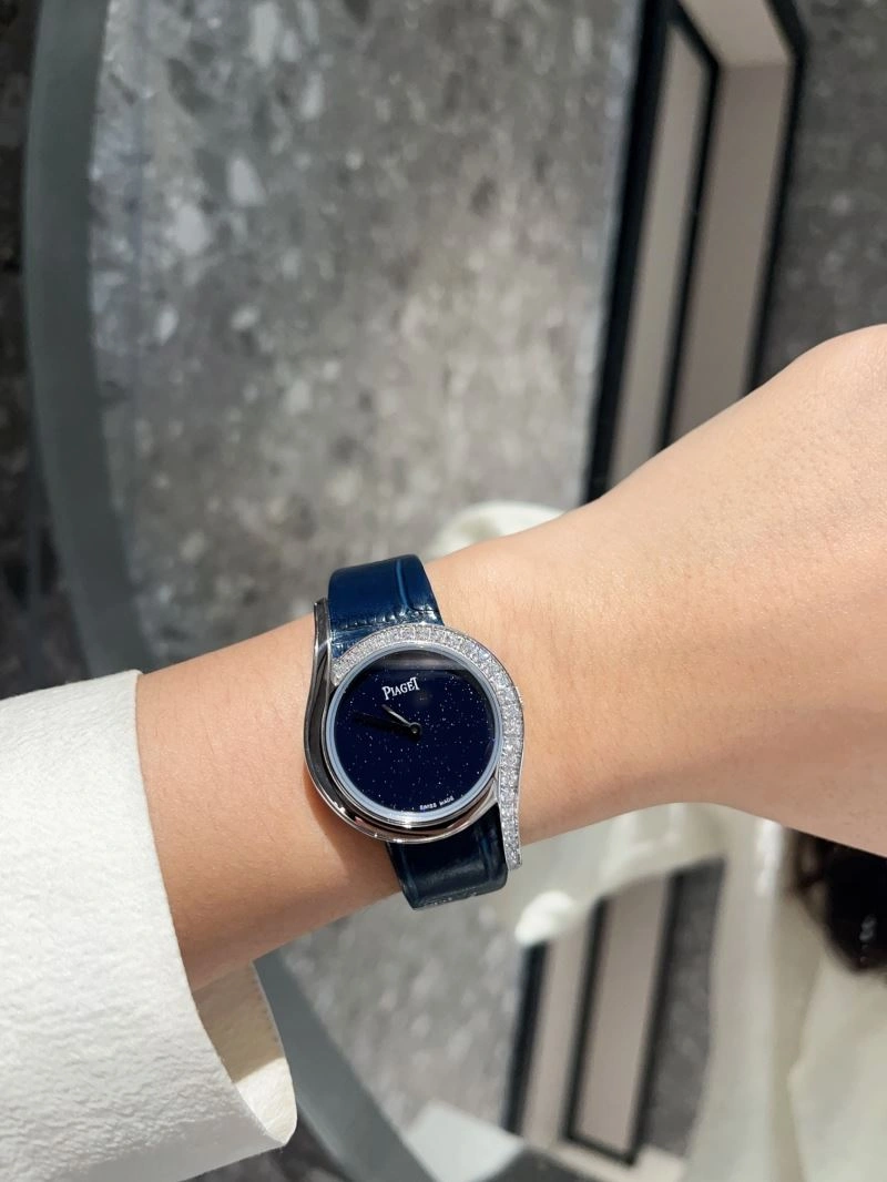Sporty PIAGET Watches 198513