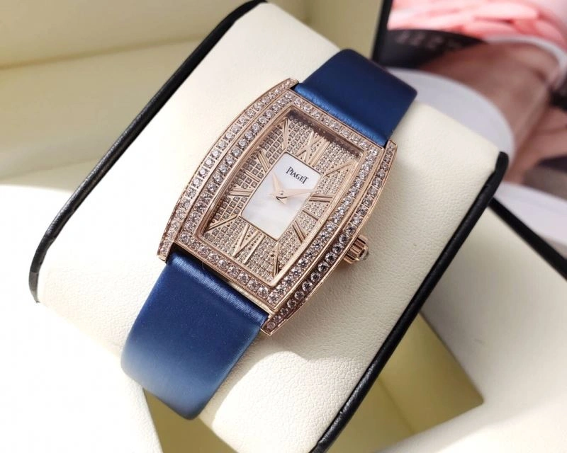 Modern PIAGET Watches 198411