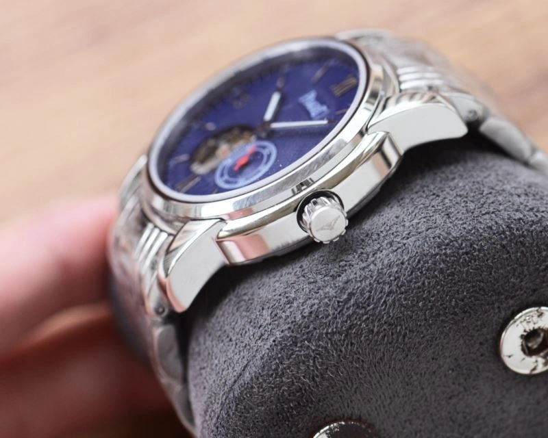 Sleek PIAGET Watches 198452