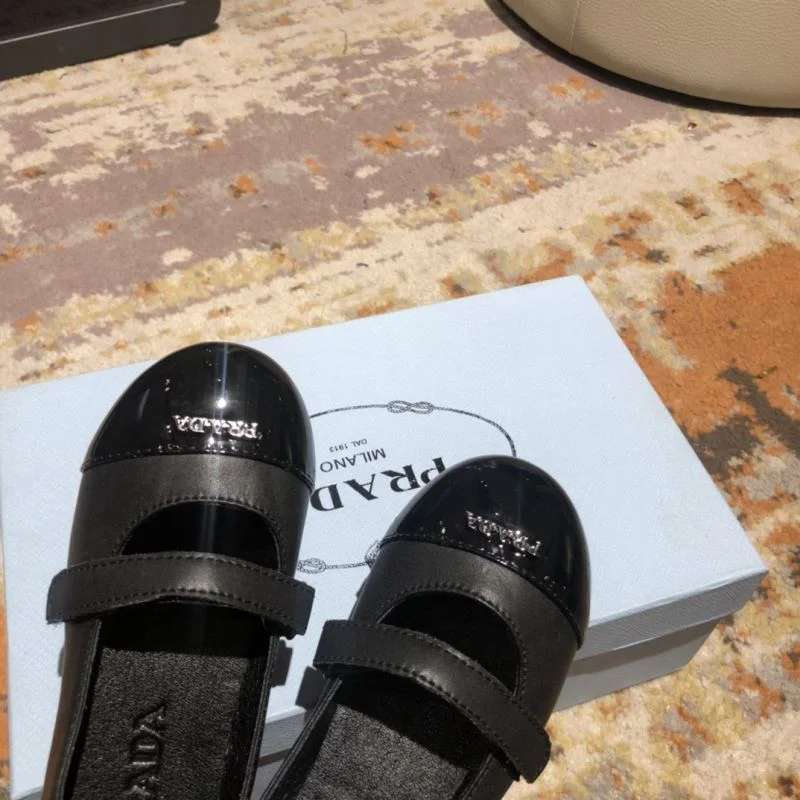 Effortless PRADA SHOES 30143