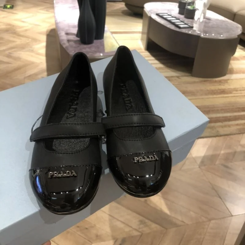 Effortless PRADA SHOES 30143