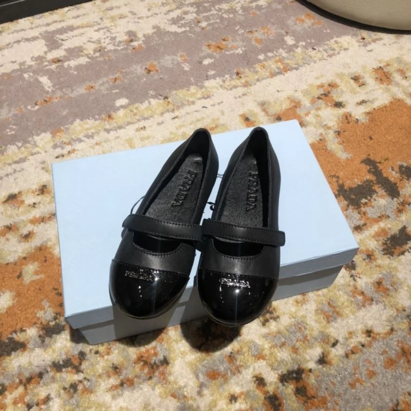 Effortless PRADA SHOES 30143