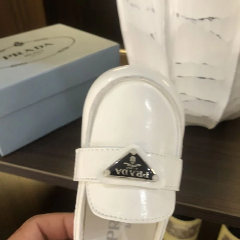 PRADA SHOES Sleek 30003