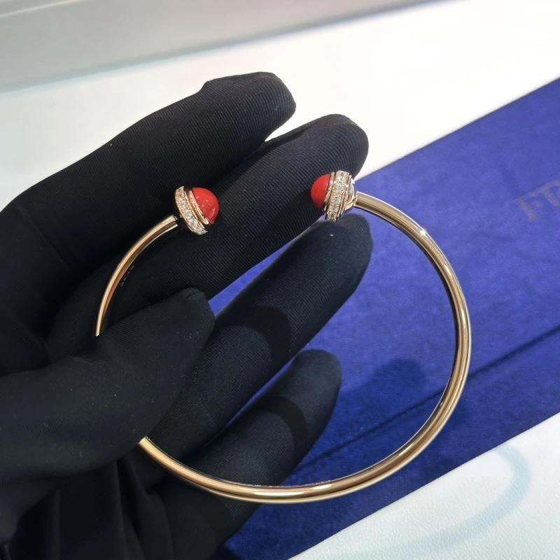 Upgraded Piaget Bracelets 212852