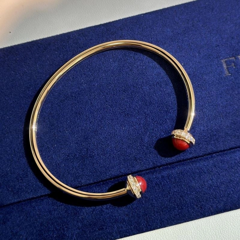 Upgraded Piaget Bracelets 212852