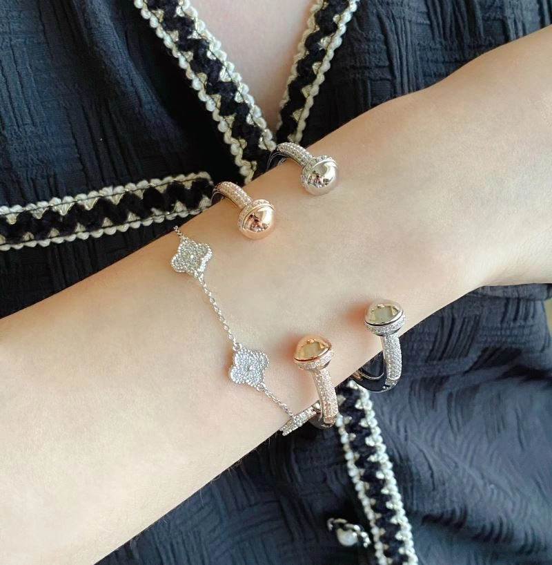Unique Piaget Bracelets 211804