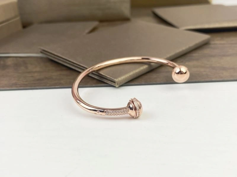 Versatile Piaget Bracelets 211119