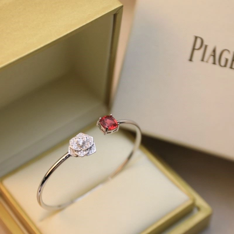 Supportive Piaget Bracelets 210496