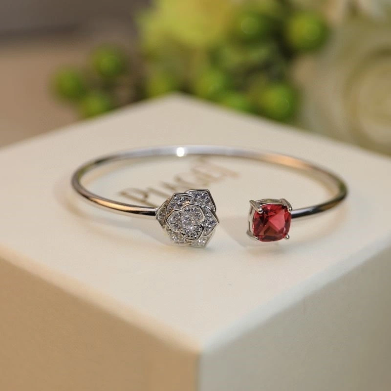 Supportive Piaget Bracelets 210496