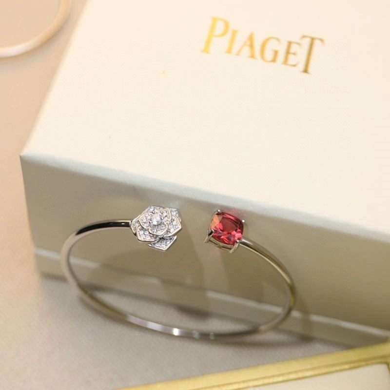 Supportive Piaget Bracelets 210496