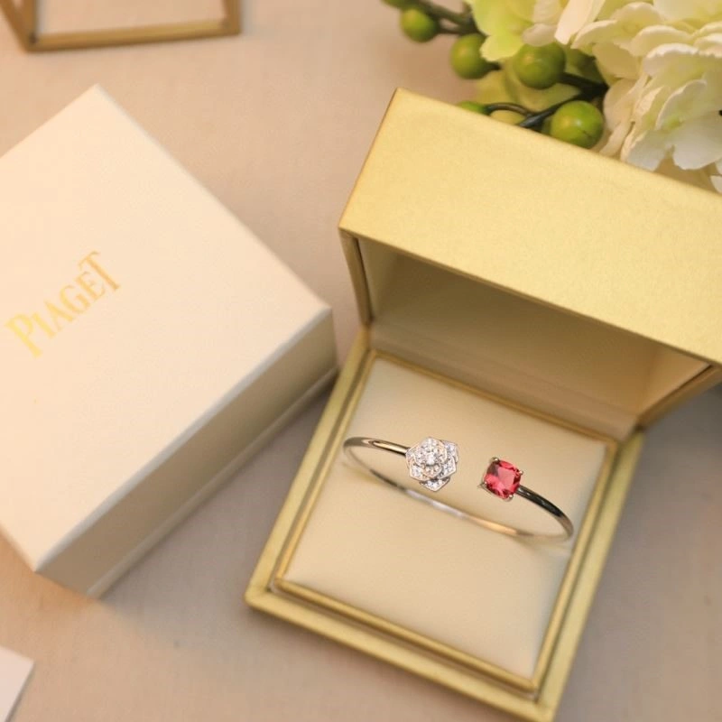 Supportive Piaget Bracelets 210496
