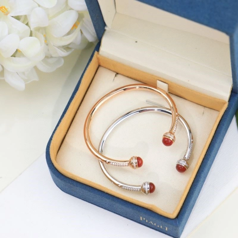 Comfortable Piaget Bracelets 210487