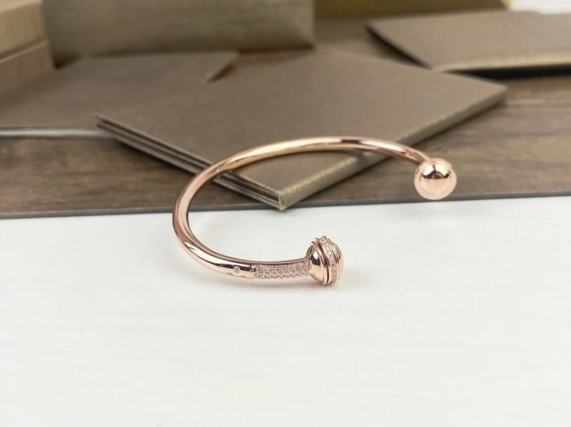Efficient Piaget Bracelets 209691