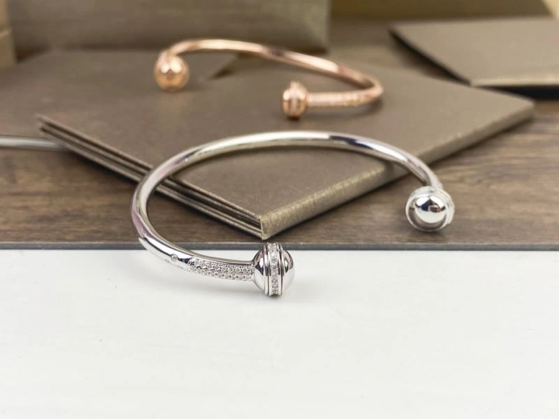 Efficient Piaget Bracelets 209691
