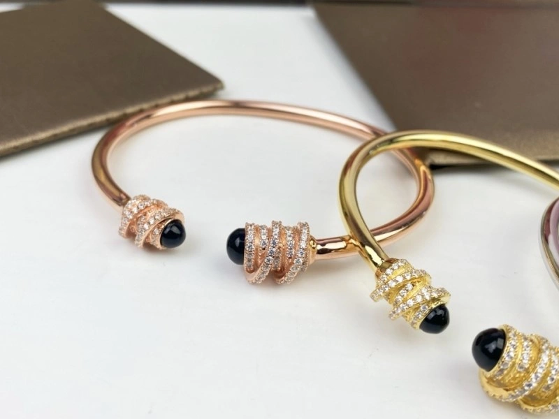 Versatile Piaget Bracelets 208514