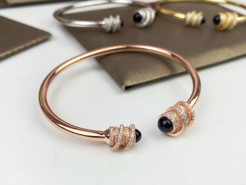 Versatile Piaget Bracelets 208514