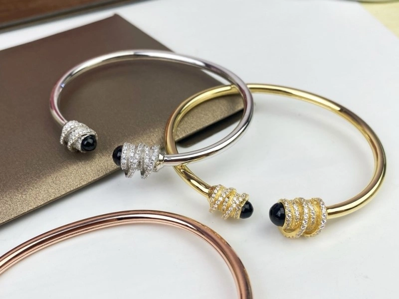 Versatile Piaget Bracelets 208514