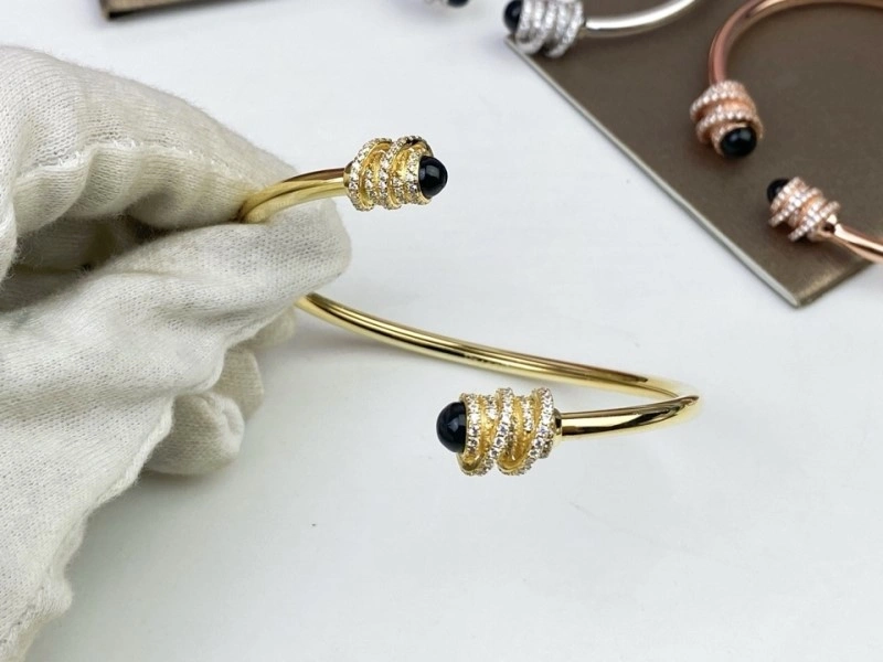 Versatile Piaget Bracelets 208514