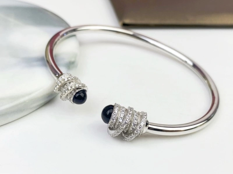 Versatile Piaget Bracelets 208514