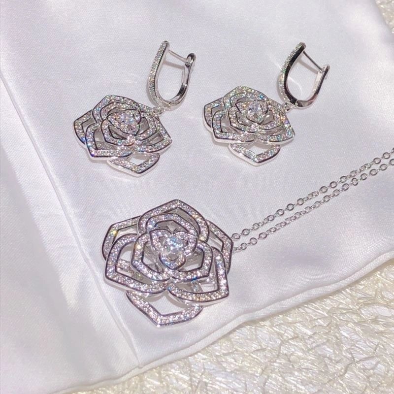 Sophisticated Piaget Earrings 213840