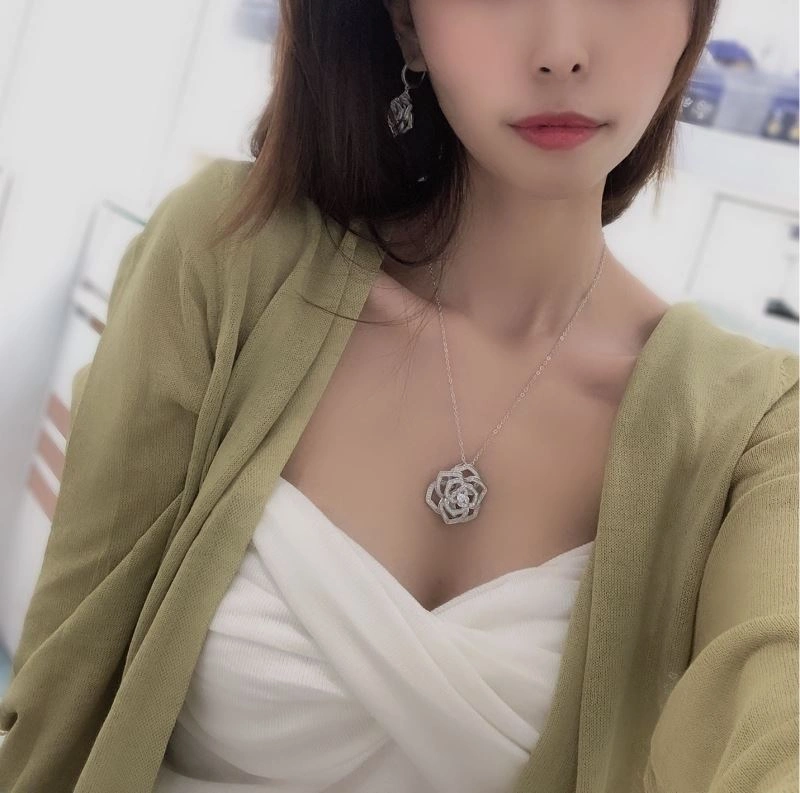 Sophisticated Piaget Earrings 213840