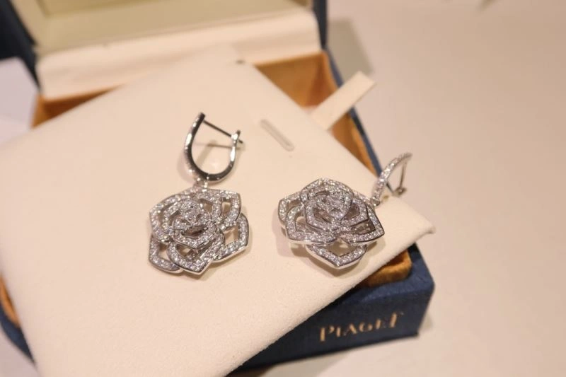 Sophisticated Piaget Earrings 213840