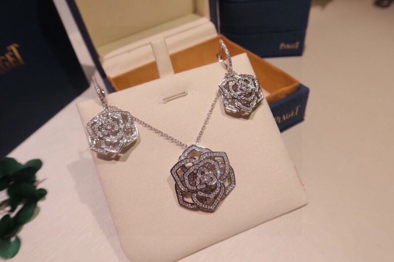 Sophisticated Piaget Earrings 213840