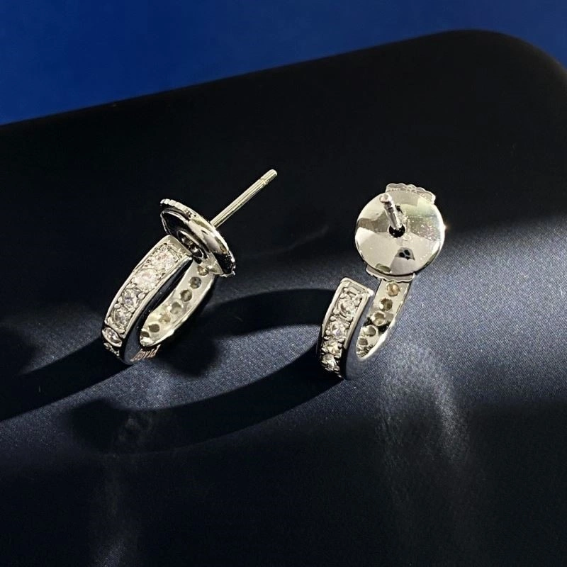 Piaget Earrings Snug 209692