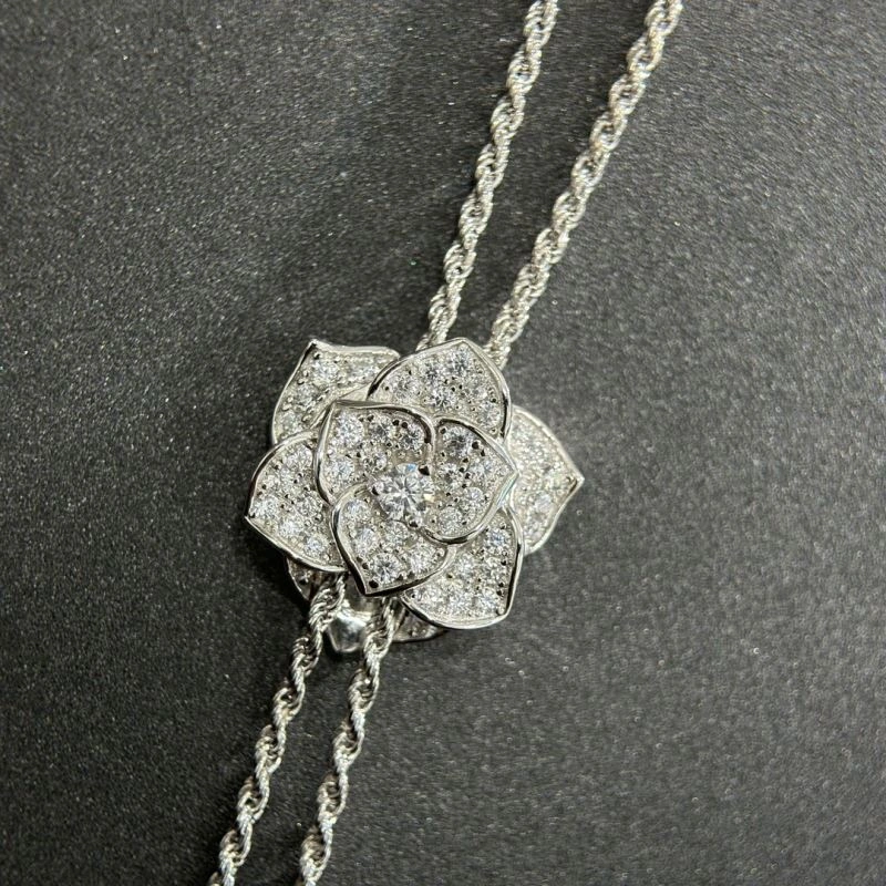 Piaget Necklaces Stylish 213407