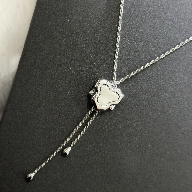 Piaget Necklaces Stylish 213407