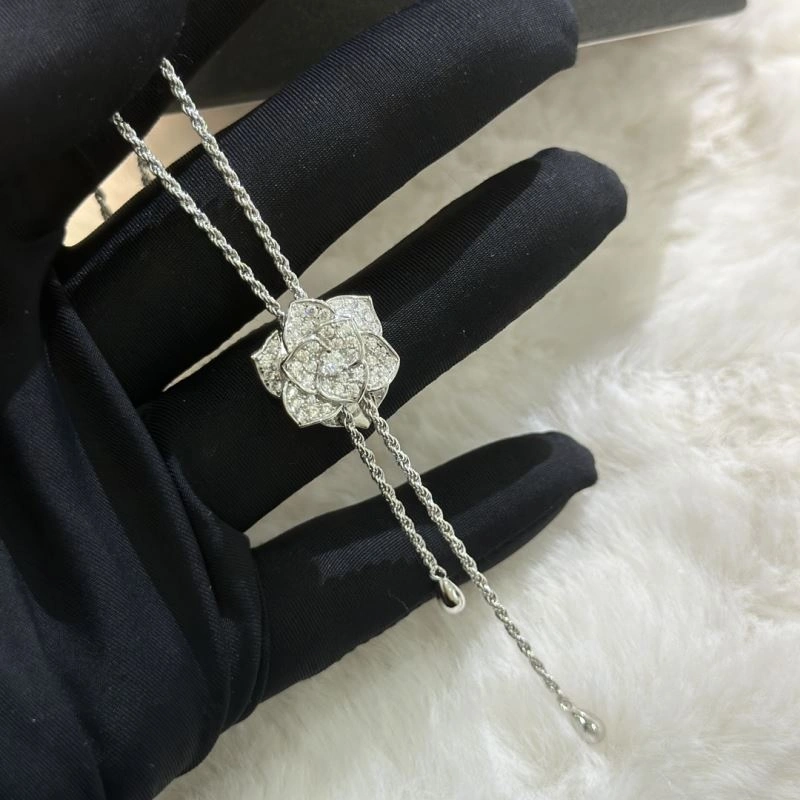 Piaget Necklaces Stylish 213407