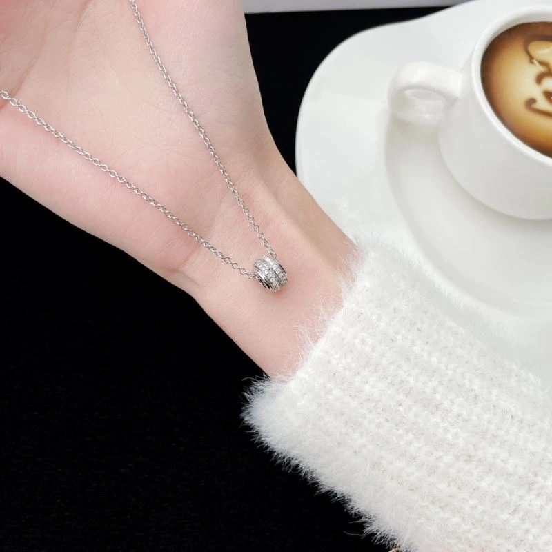 Youthful Piaget Necklaces 213409