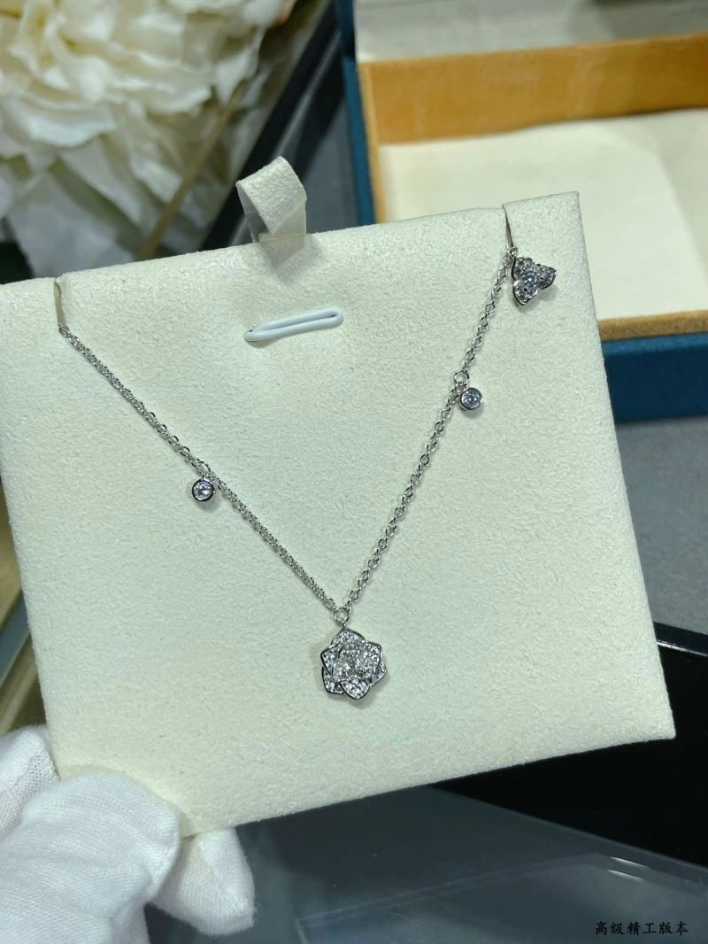 Piaget Necklaces Packable 211853