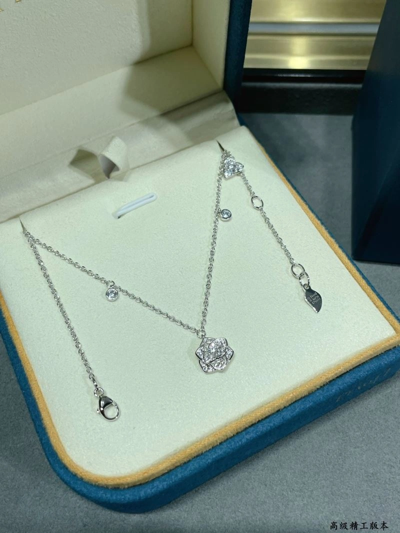 Piaget Necklaces Packable 211853