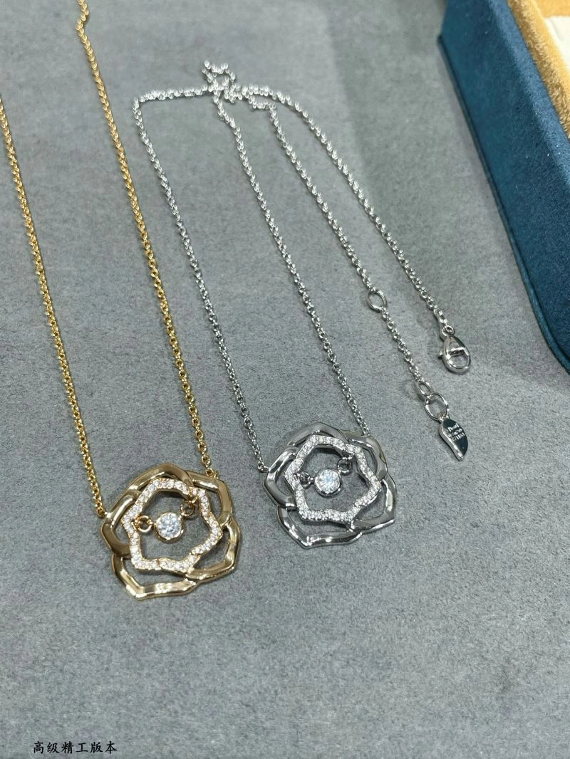 Compact Piaget Necklaces 211776