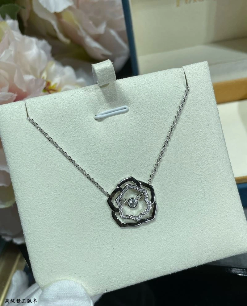 Compact Piaget Necklaces 211776