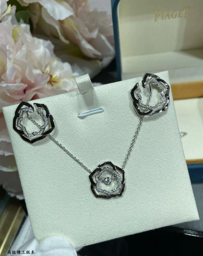 Compact Piaget Necklaces 211776