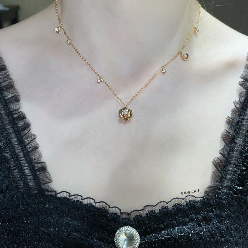 Piaget Necklaces Minimalist 210469