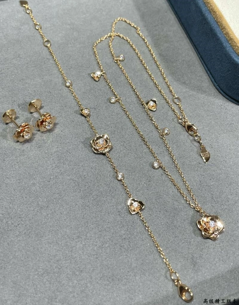 Piaget Necklaces Minimalist 210469