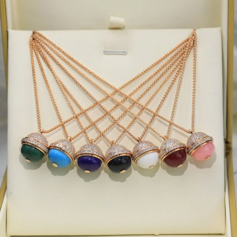 Versatile Piaget Necklaces 208517