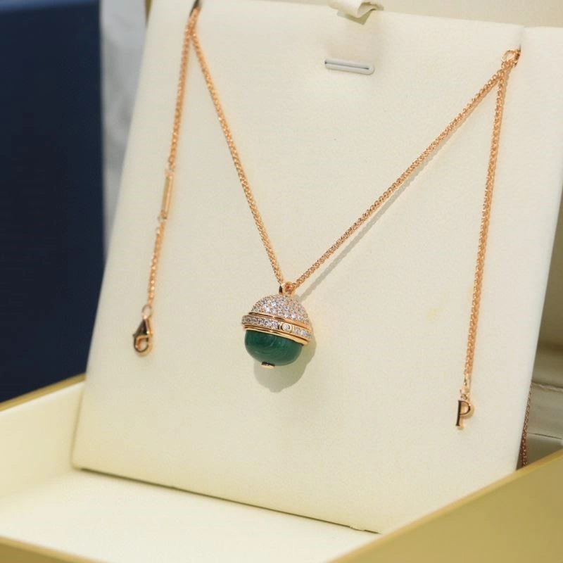Versatile Piaget Necklaces 208517
