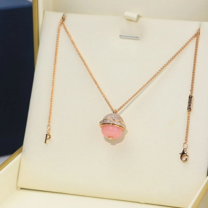 Versatile Piaget Necklaces 208517