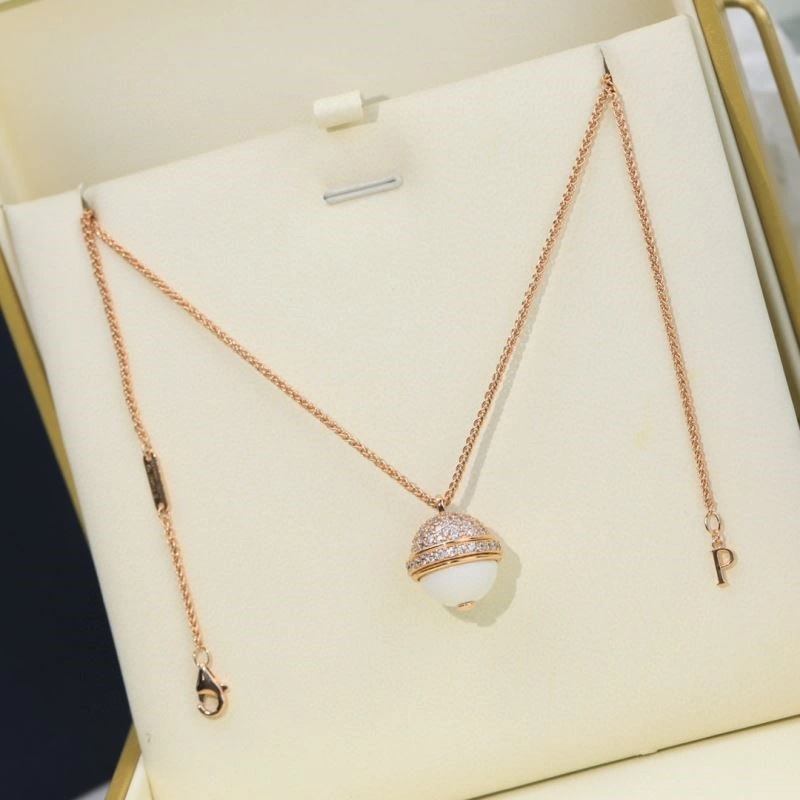 Versatile Piaget Necklaces 208517
