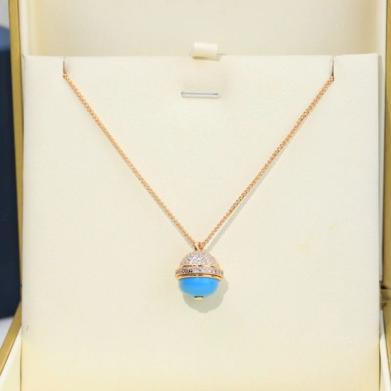 Versatile Piaget Necklaces 208517