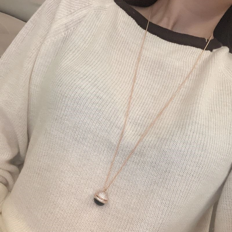 Versatile Piaget Necklaces 208517