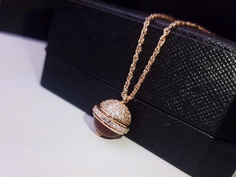 Piaget Necklaces Snug 208500