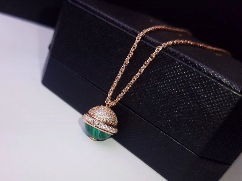 Piaget Necklaces Snug 208500