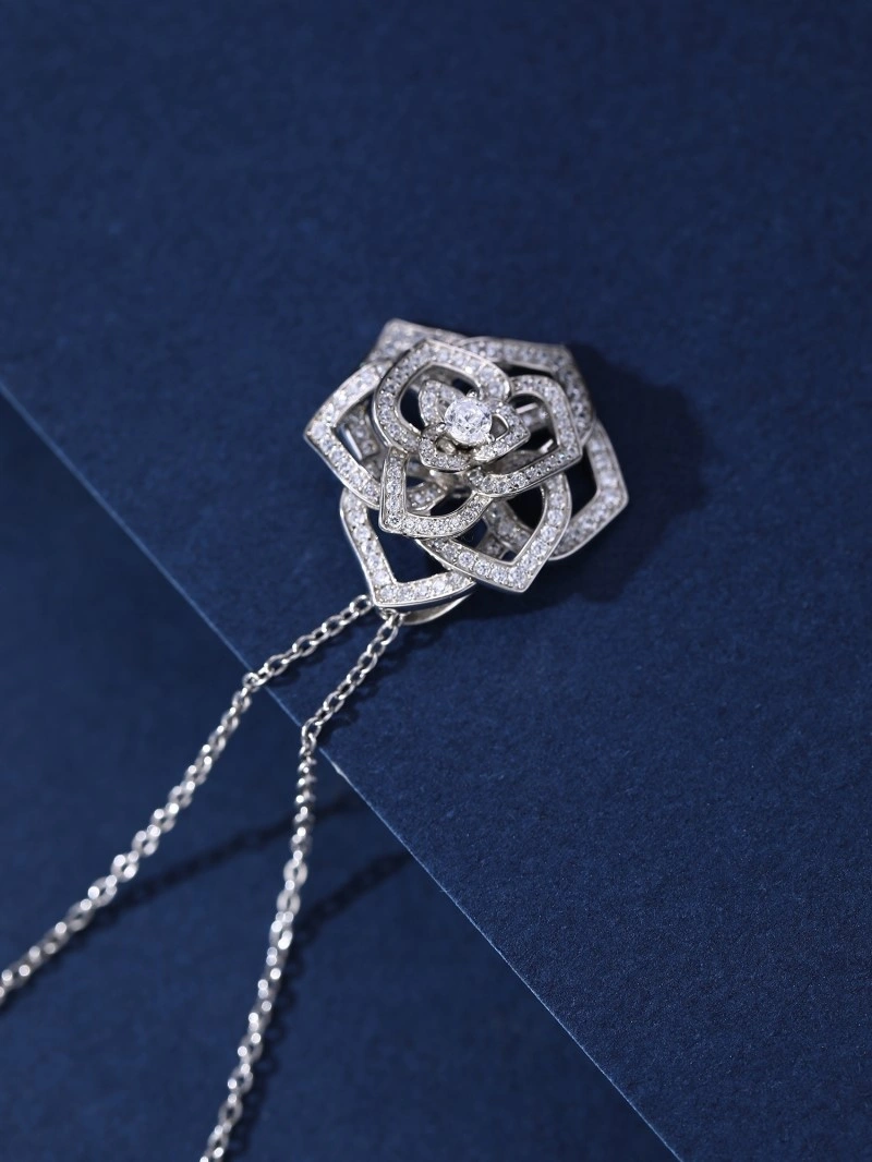 Piaget Necklaces Snug 207804